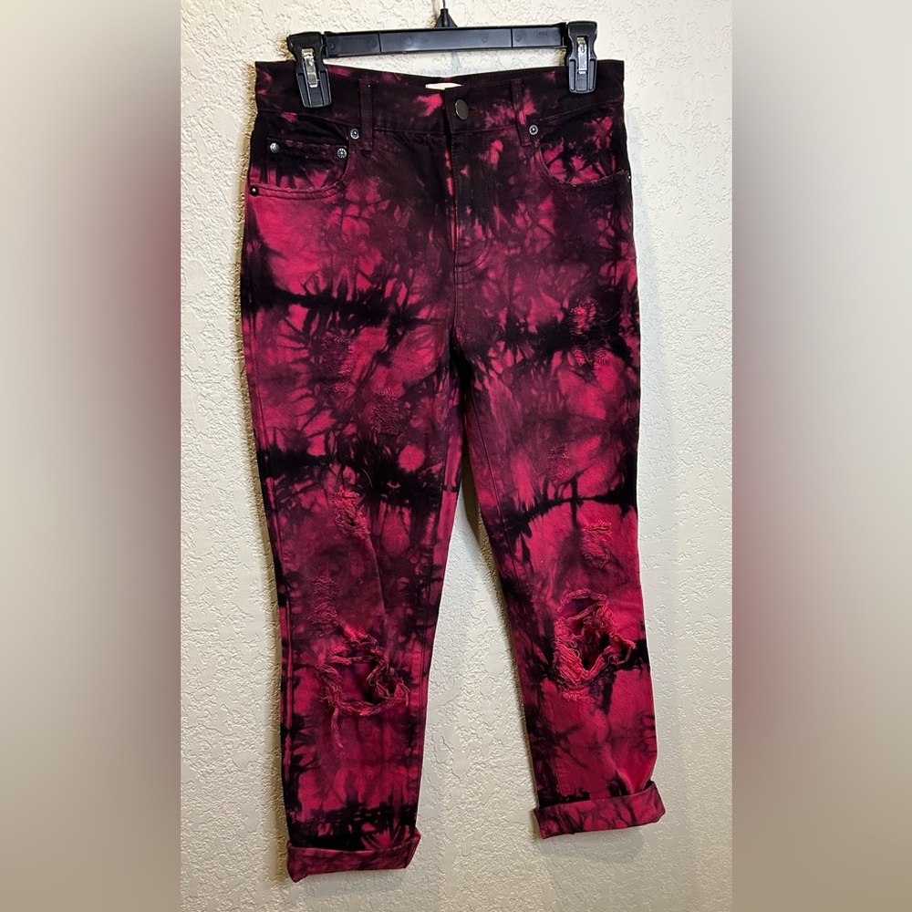 Alice & Olivia distressed tie dyed jeans. Size 26